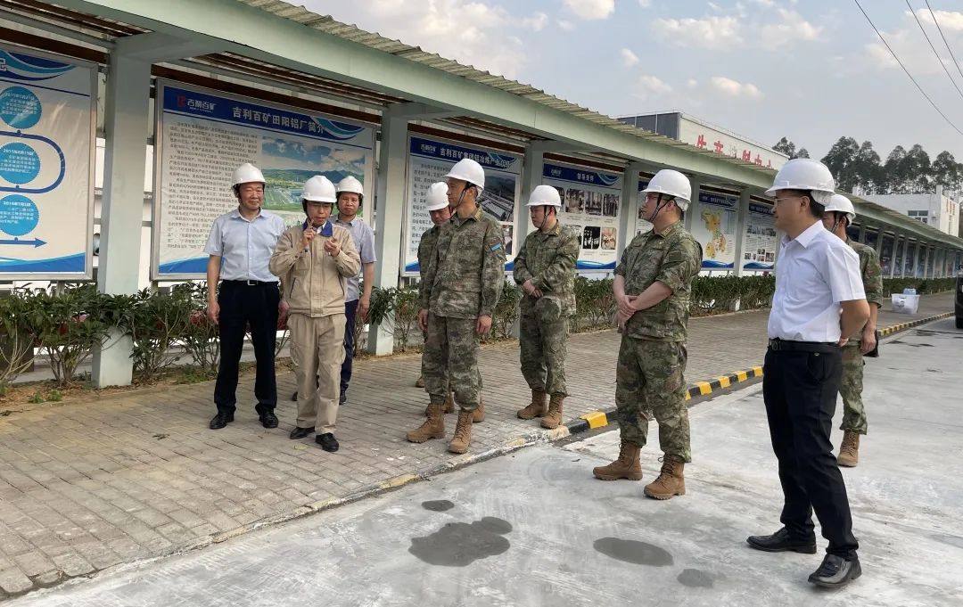 百色市军分区司令员葛丰一行到吉利百矿集团考察调研