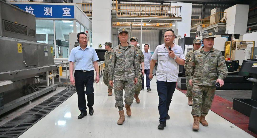 百色市军分区司令员葛丰一行到吉利百矿集团考察调研