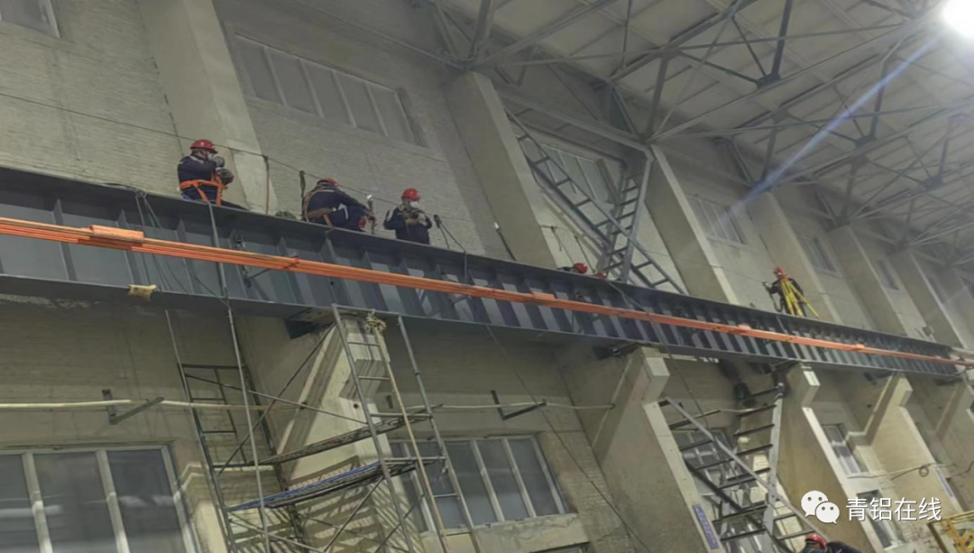 中铝青海分公司工服公司顺利完成电解三系列天车轨道梁更换任务