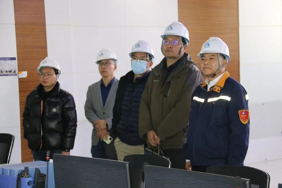 包头市科技局、东河区工信和科技局、上海交大包头材料研究院到包头铝业开展科技体检服务