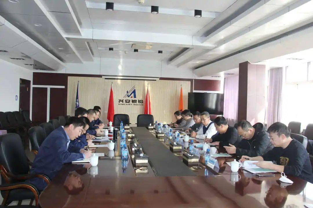 赤峰市海关关长徐平一行到兴安银铅公司检查银加工贸易业务进展情况