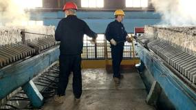 宏躍集團電解鋅廠浸出作業區中上清鐵、銻合格率達到100%