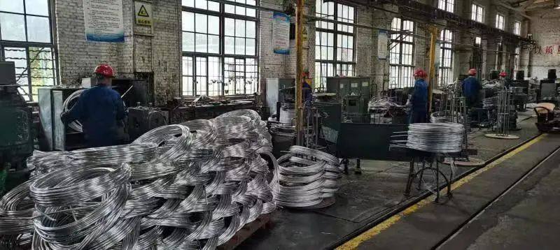 中铝西北铝深加工中心在线材班组开展“零缺陷”劳动竞赛活动