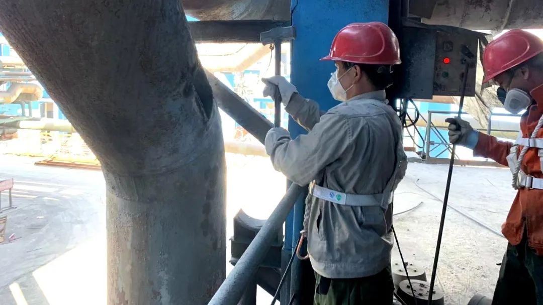 宏跃集团铅锌厂熔炼作业区高效落实检修任务
