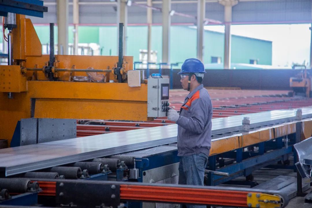 彩虹鋁業公司擠壓月產量首創歷史新高