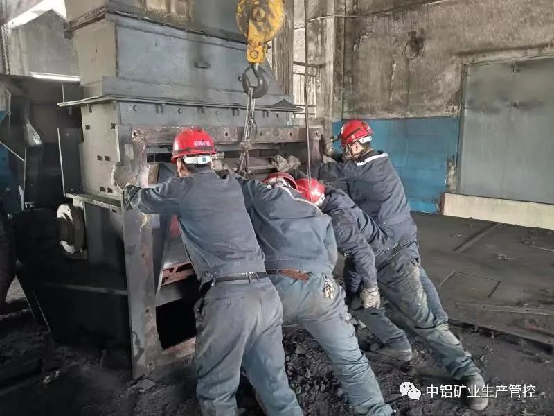 中鋁礦業生產管控中心燃化工序自主完成粗碎機大修