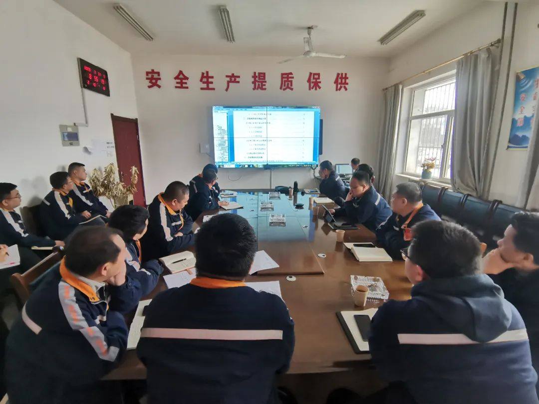 华兴铝业矿产资源部编制完成《铝土矿地下矿山顶板管理手册》