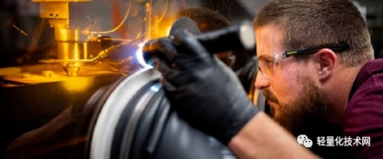 科学家发现耐高温和极轻质的超级合金，铝含量为42%