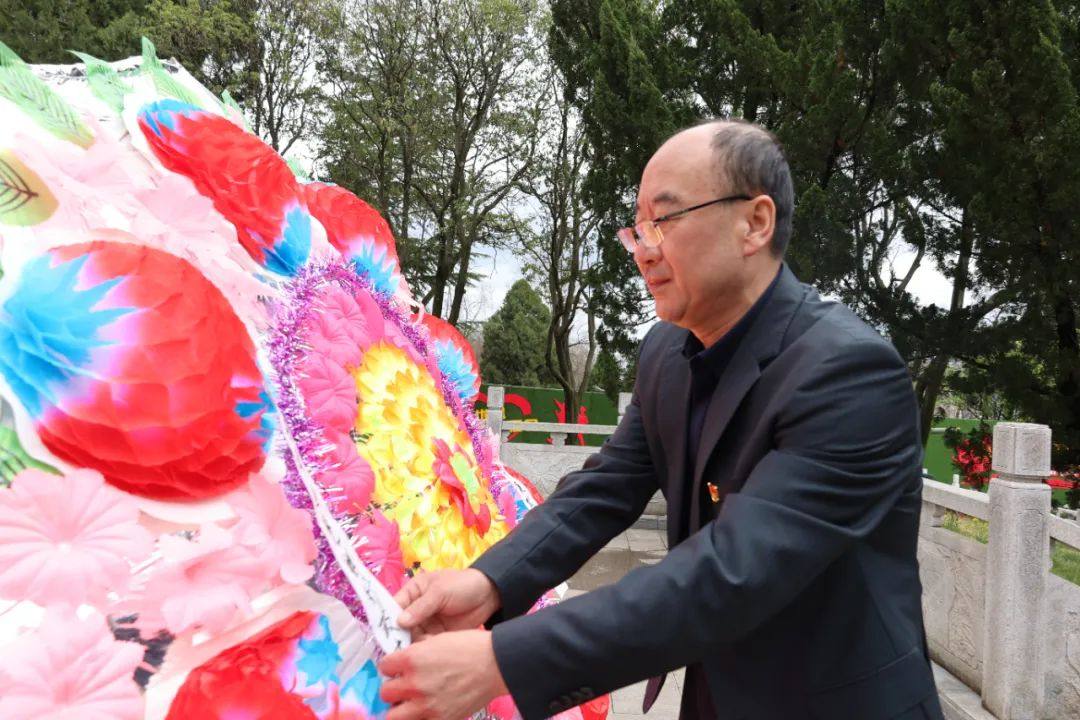 陕西锌业开展清明祭英烈祭扫活动