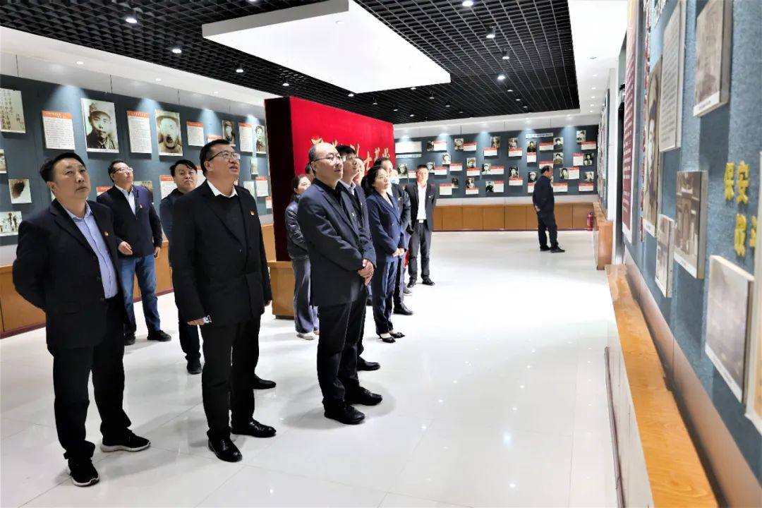 陕西锌业开展清明祭英烈祭扫活动
