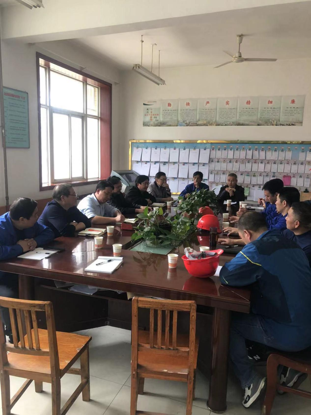 汉中锌业公司副总经理赵律一行到陕西锌业公司参观交流