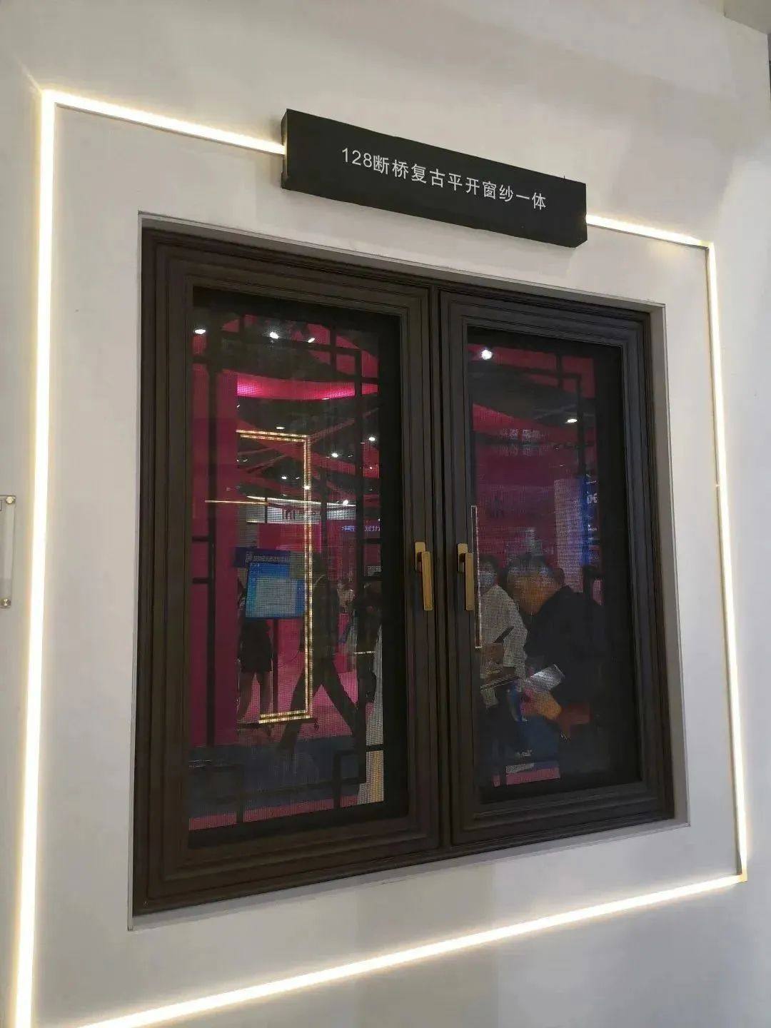 永利坚铝业亮相铝门窗幕墙新产品博览会