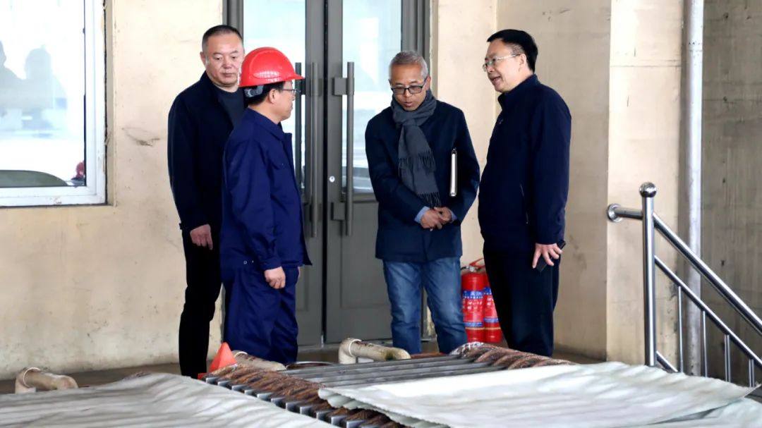 辽宁日报驻葫芦岛记者站站长翟新群来葫芦岛有色调研