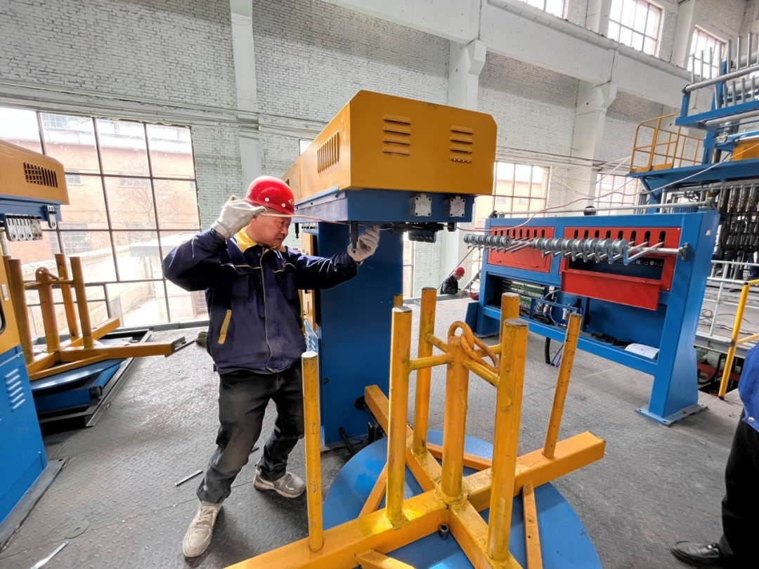 白银有色西铜公司熔铸分厂新建上引连铸炉项目成功引杆