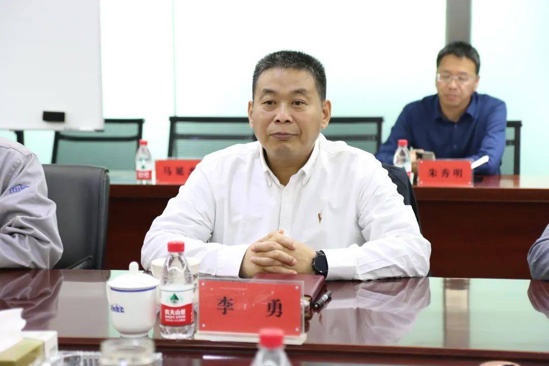 省政府国资委企业领导人员管理处处长赵玉先莅临三门峡戴卡公司调研