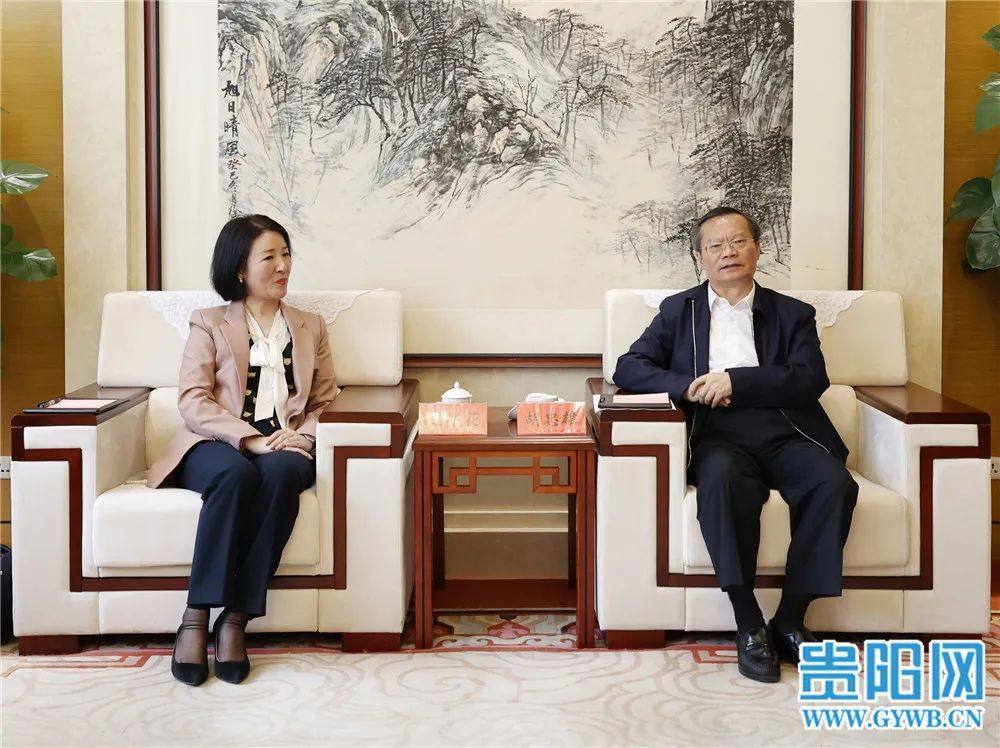 贵州省委常委、贵阳市委书记胡忠雄会见金龙科技集团毛冰花董事长一行