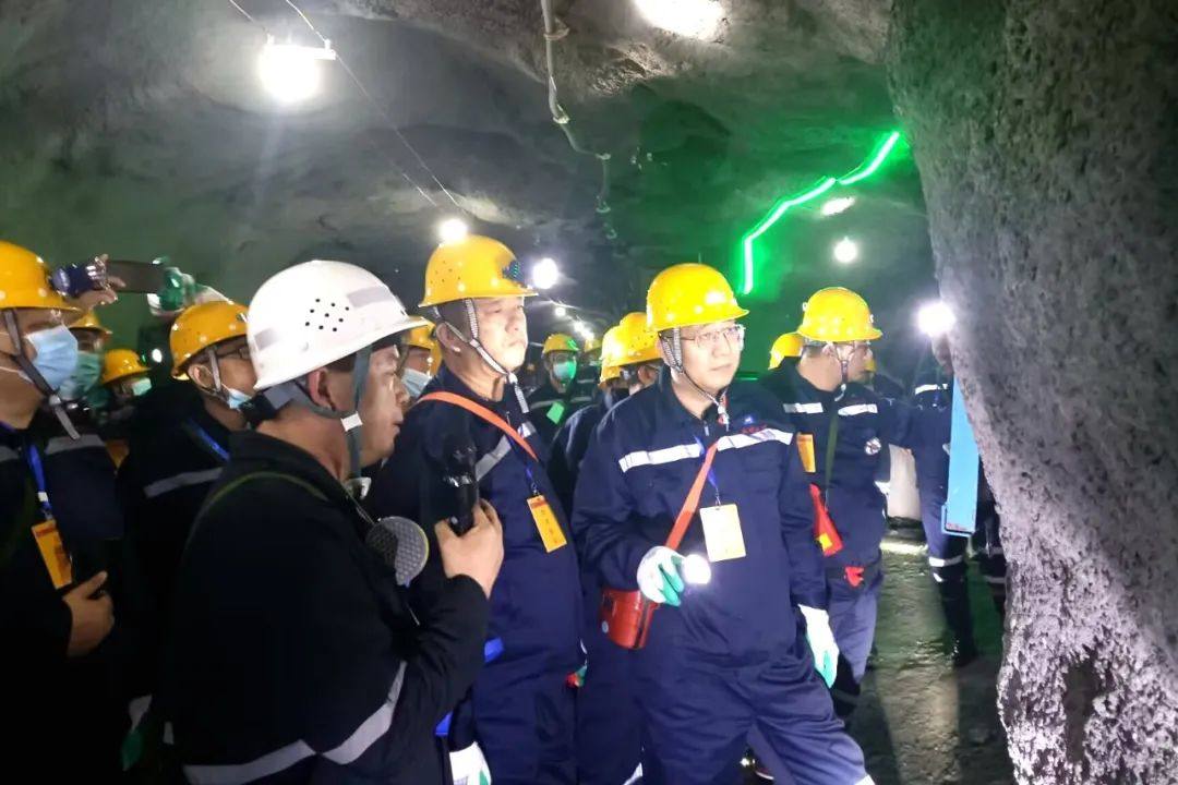 西部铜业公司成功举办内蒙古自治区西部地区非煤矿山安全监管执法人员现场观摩会