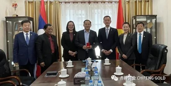 赤峰黄金董事长王建华拜会老挝国家总理宋赛・西潘敦