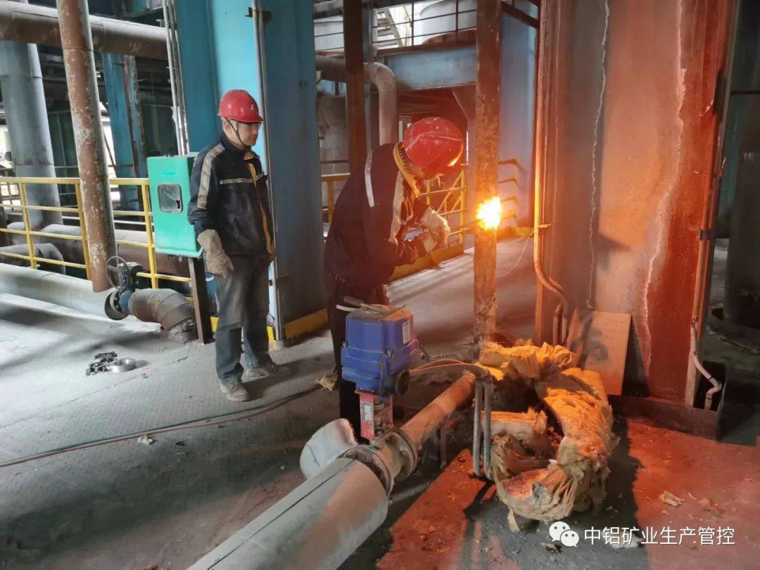 中铝矿业生产管控中心蒸发焙烧工序圆满完成三组蒸发器提效降耗检修作业