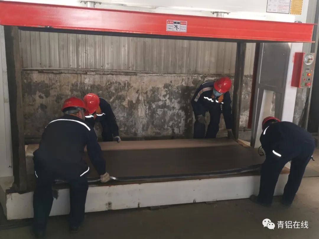 中铝青海分公司铝制蜂窝板材料试制成功