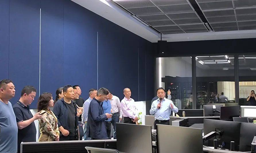 湖北伍家岗工业园区领导一行莅临中亿丰罗普斯金参观交流