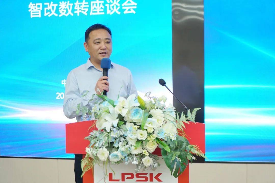 湖北伍家岗工业园区领导一行莅临中亿丰罗普斯金参观交流