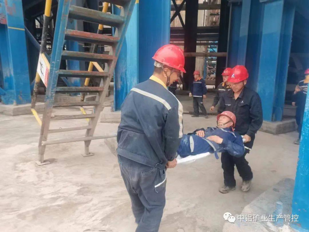 中铝矿业生产管控中心溶出沉降工序开展有限空间事故应急处置演练