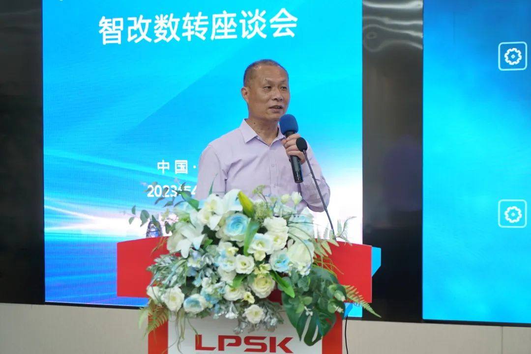 湖北伍家岗工业园区领导一行莅临中亿丰罗普斯金参观交流