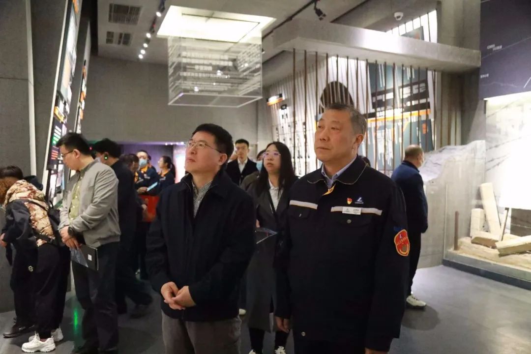 中國鋁業集團有限公司辦公室副主任劉東軍一行到東輕調研檢查指導