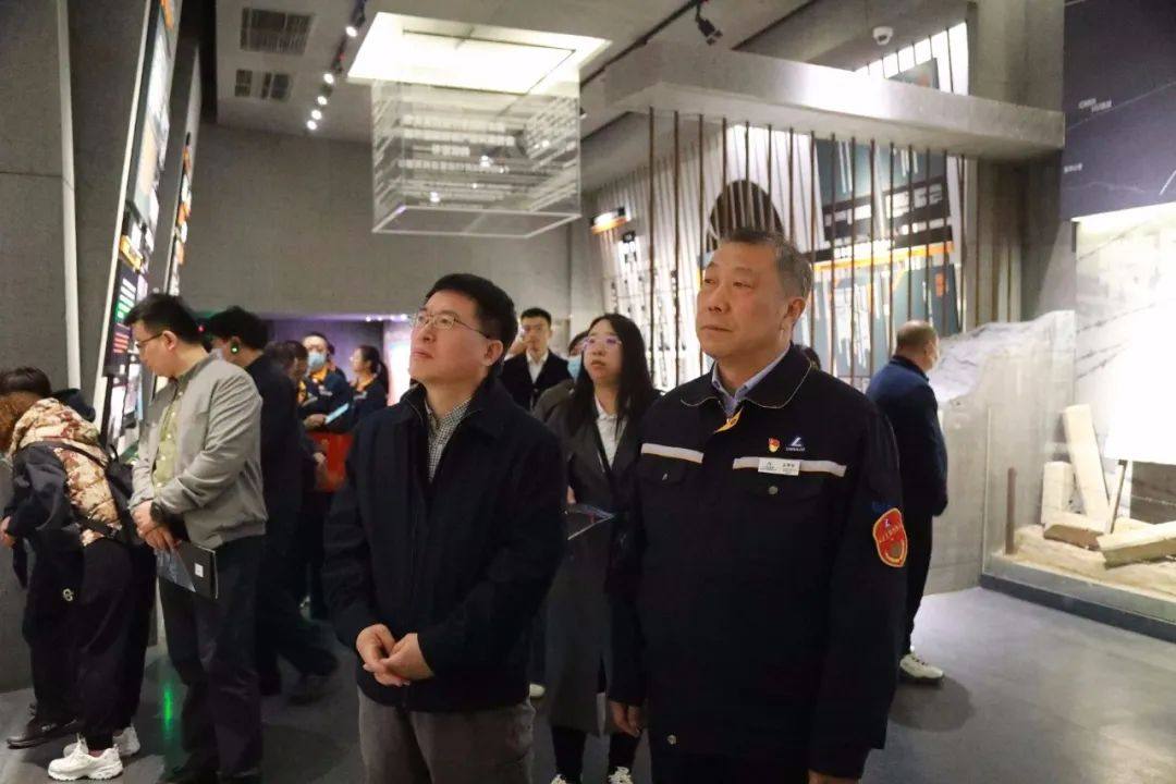 中国铝业集团有限公司办公室副主任刘东军一行到东轻调研检查指导