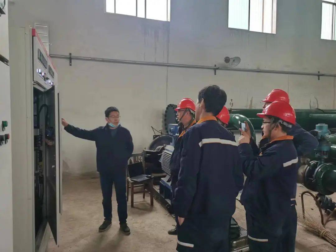 中铝西北铝动力保障部顺利完成16吨熔铸技改项目公辅电气部分安装工作