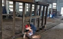 中铝西北铝深加工中心“保进度 强服务”紧锣密鼓制作16吨熔铸项目料架