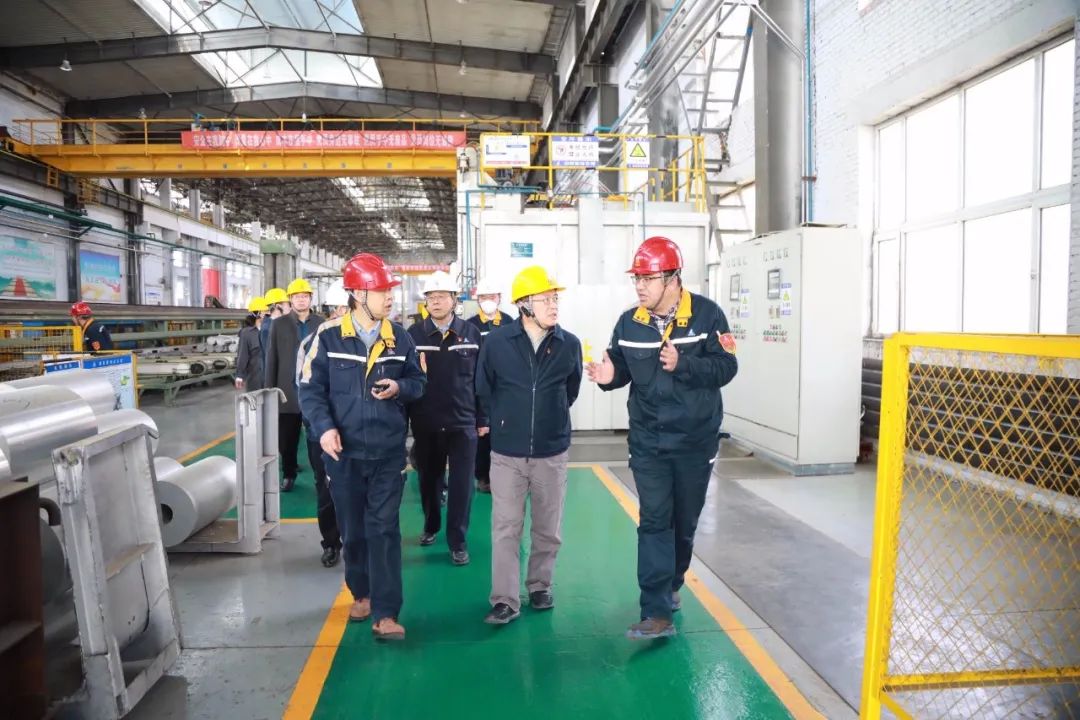 中国铝业集团有限公司办公室副主任刘东军一行到东轻调研检查指导