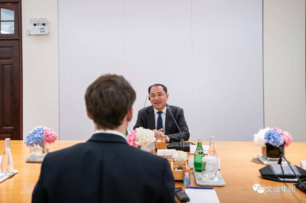 法国总统会见文灿集团董事长唐杰雄，文灿拟在法国建欧洲总部