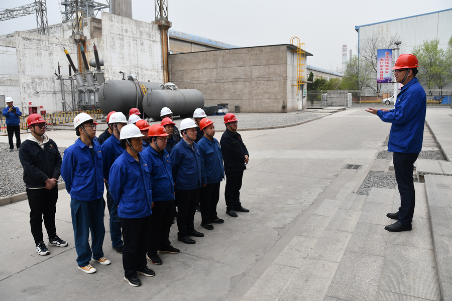 兆丰铝电公司把生产现场变成工作主阵地