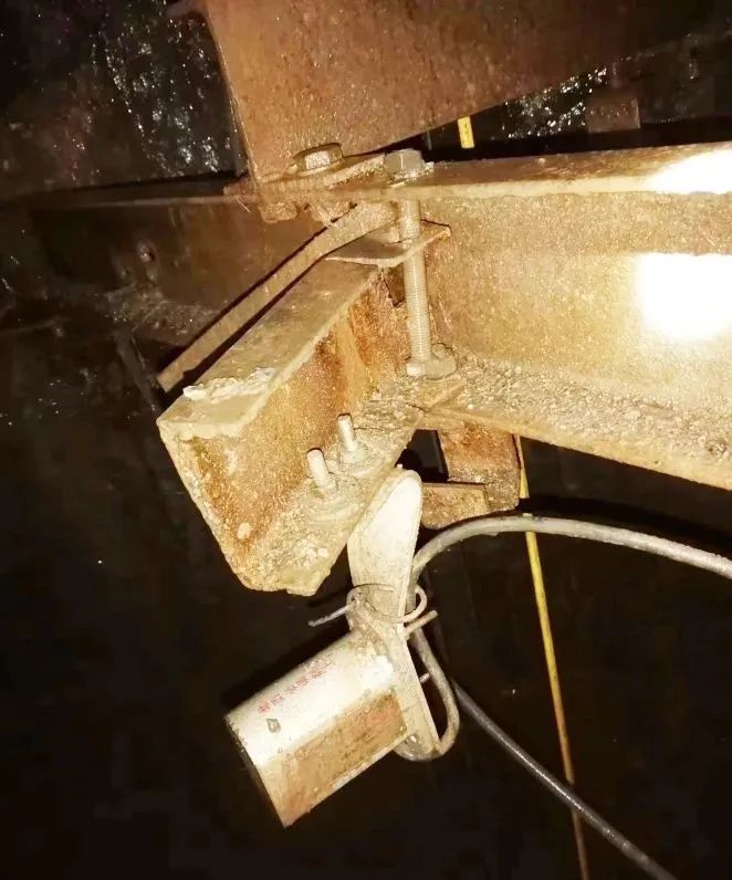 中色大冶铜绿山矿综合车间井筒磁开关支架改造记