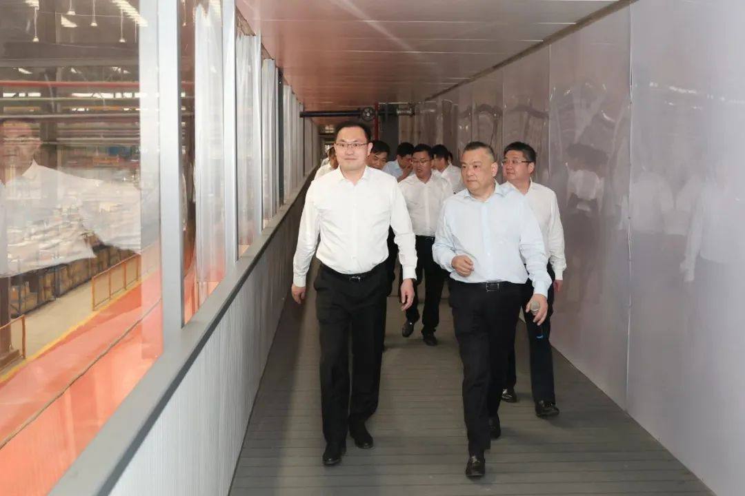 湖州市委副書記、市長洪湖鵬一行蒞臨棟樑鋁業有限公司調研指導