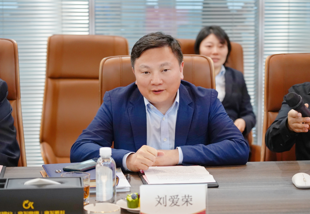 非洲八国外宾代表团莅临金龙集团考察交流