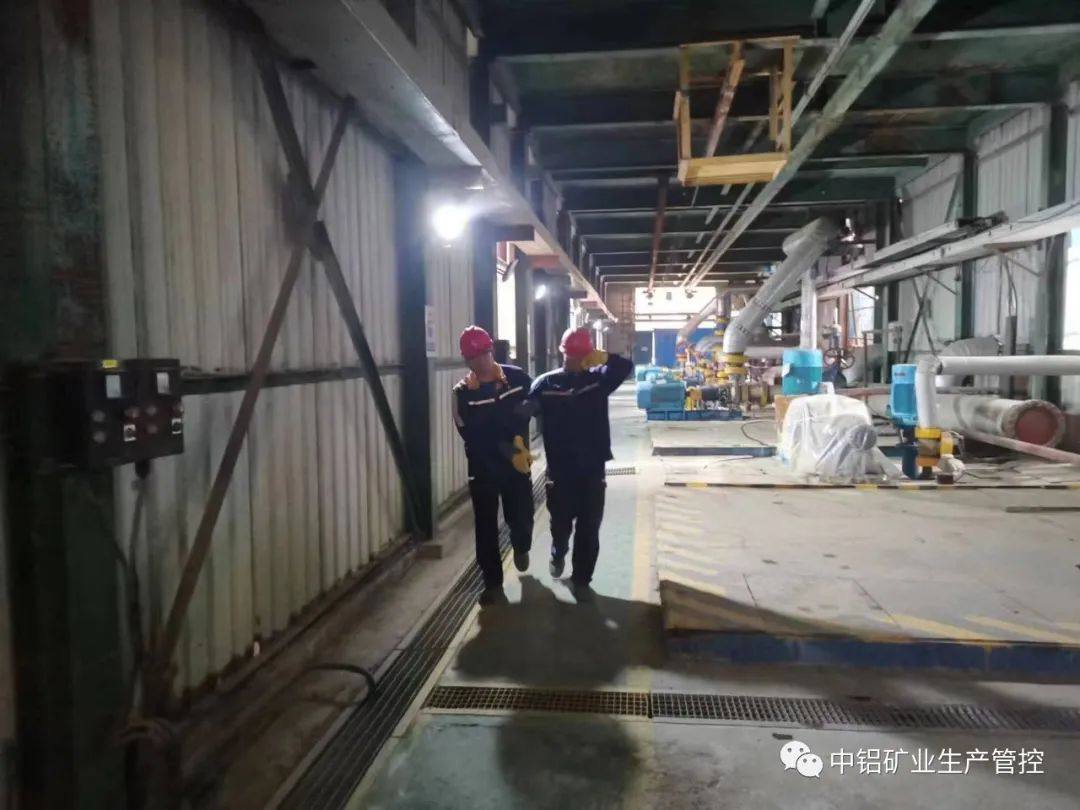 中铝矿业生产管控中心蒸发焙烧工序举办强碱烧伤事故应急演练