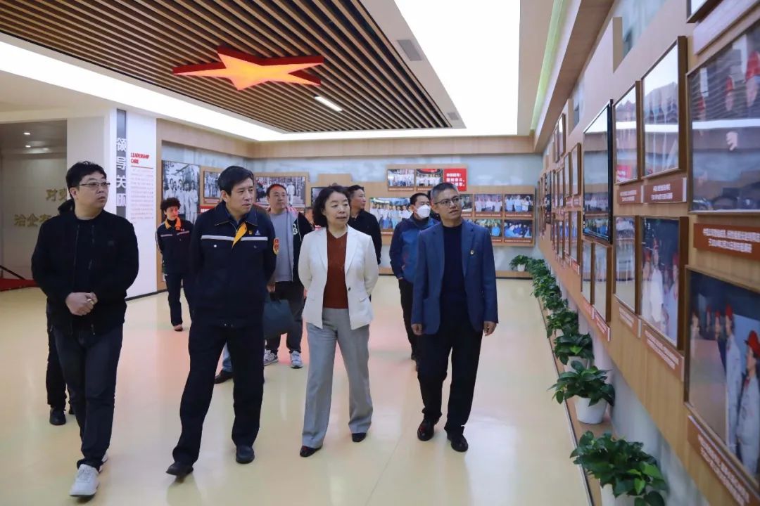 中國一重技師學院副院長劉金環一行到中鋁東輕交流訪問