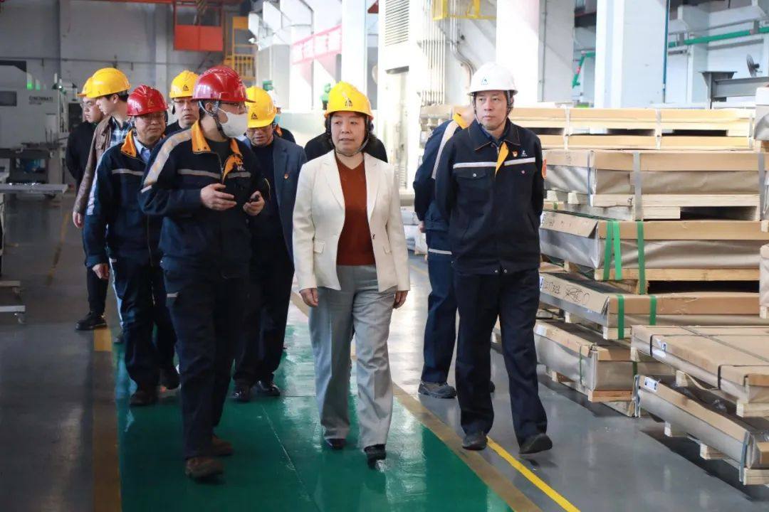 中国一重技师学院副院长刘金环一行到中铝东轻交流访问