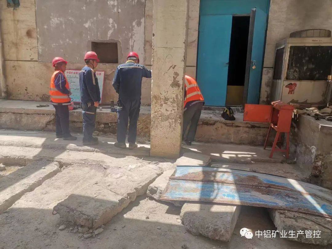 中铝矿业生产管控中心电力运行部对清理检修现场临时用电安全进行督查整治