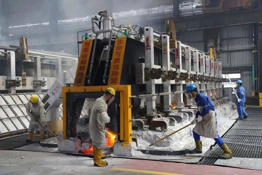 来宾广投银海铝330kA电解槽节能改造项目圆满完成启槽复产工作