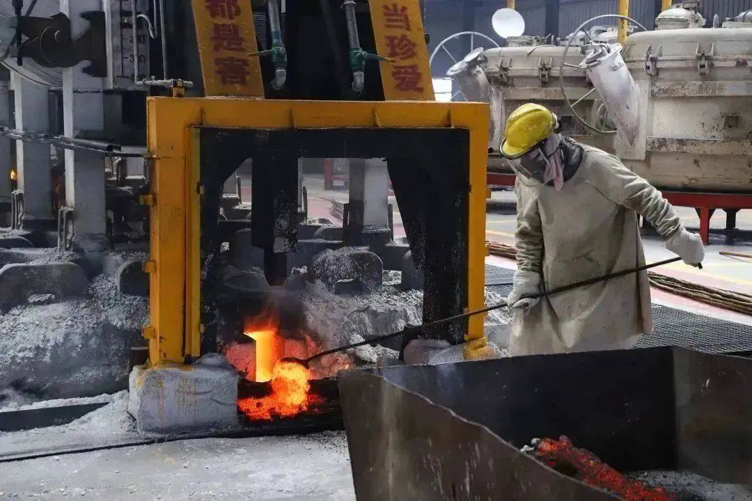 来宾广投银海铝330kA电解槽节能改造项目圆满完成启槽复产工作
