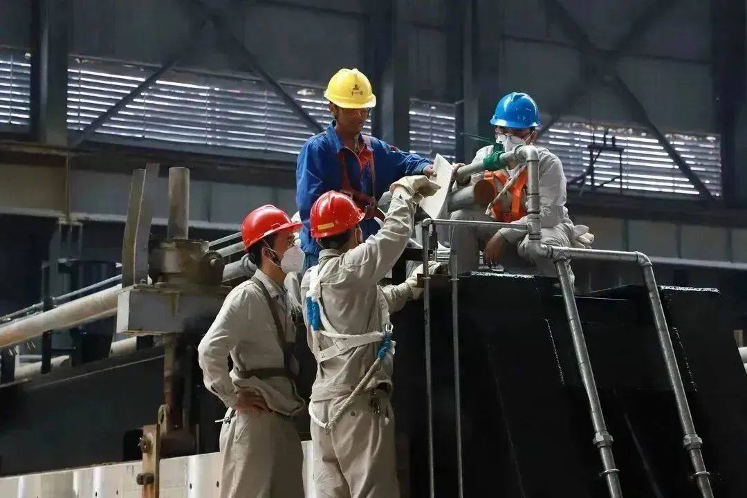 来宾广投银海铝330kA电解槽节能改造项目圆满完成启槽复产工作