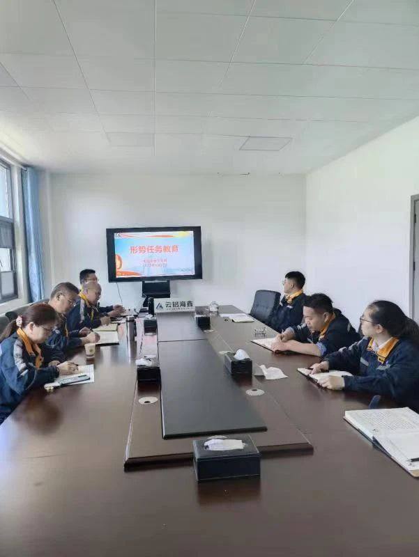 云铝海鑫施燕飞到职能部室三支部开展形势任务教育