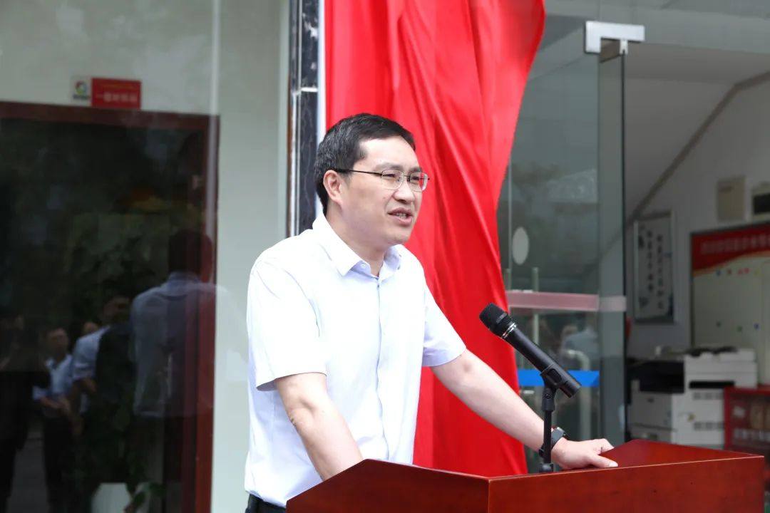 旗能电铝公司全体班子成员出席市场运营分公司揭牌仪式