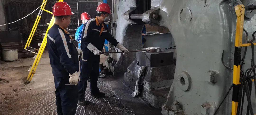 “零缺陷”在行动—中铝西北铝深加工中心各岗位密切协同处理设备问题