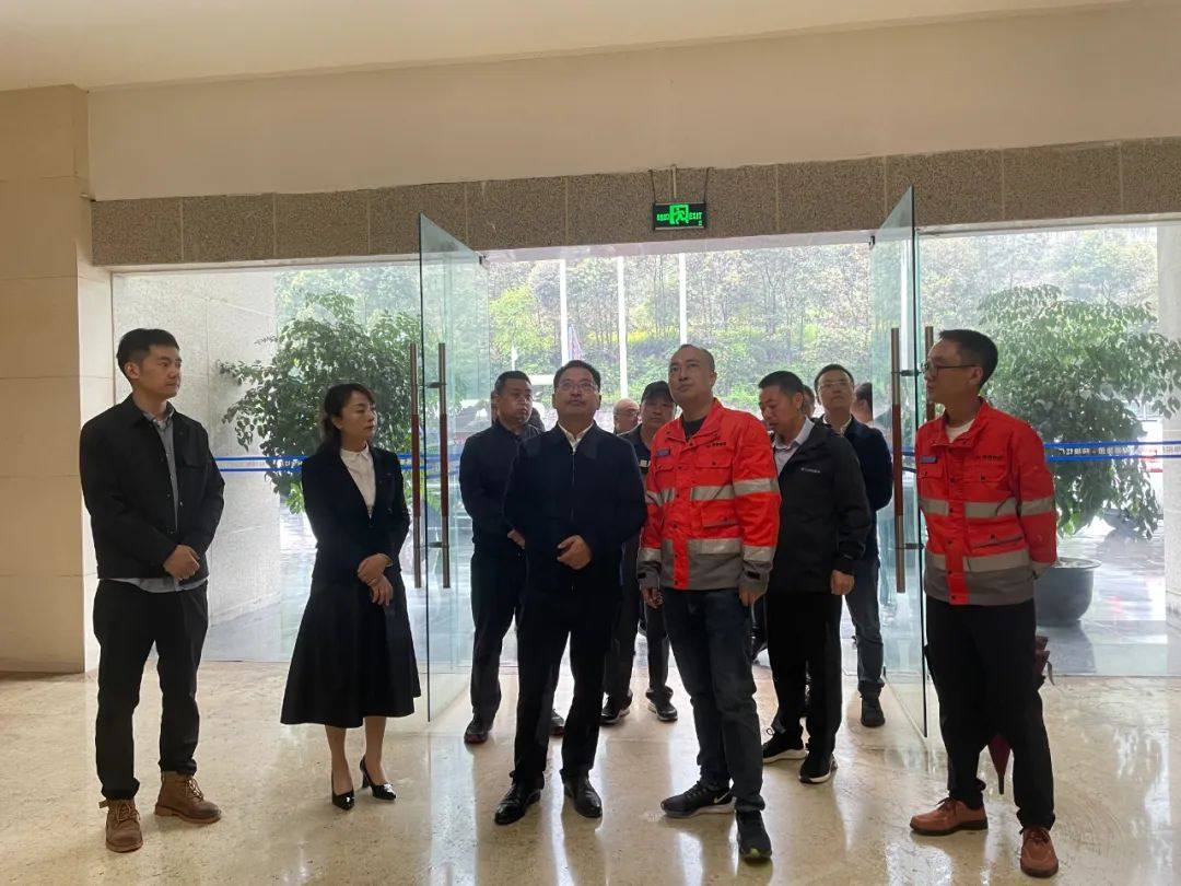 阿坝州州委副书记杜海洋一行莅临阿坝铝厂调研