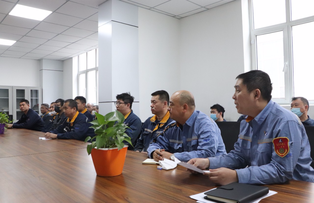 王学书深入东轻熔铸厂北线作业工区乙班班组开展安全检查专项调研